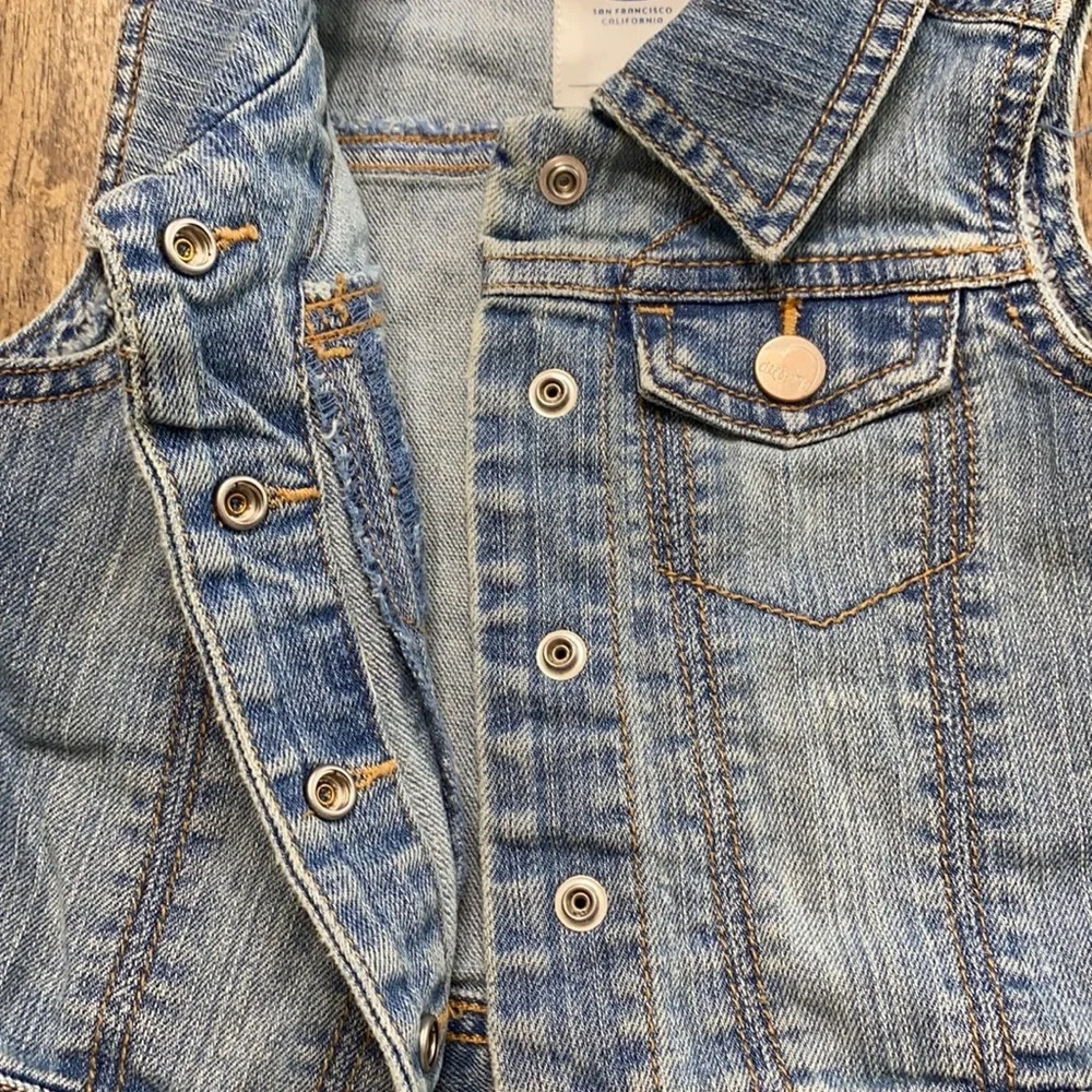EUC old navy jean vest size 2T